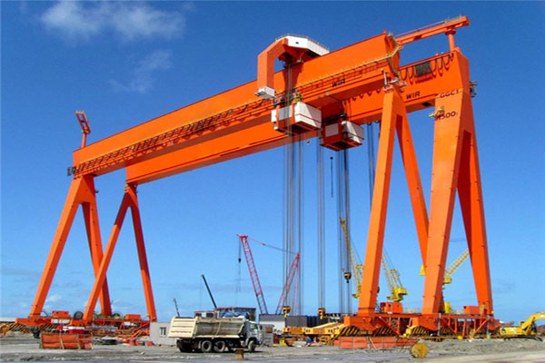 Shipbuilding gantry crane